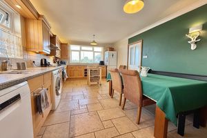 17' Kitchen/Dining Room- click for photo gallery